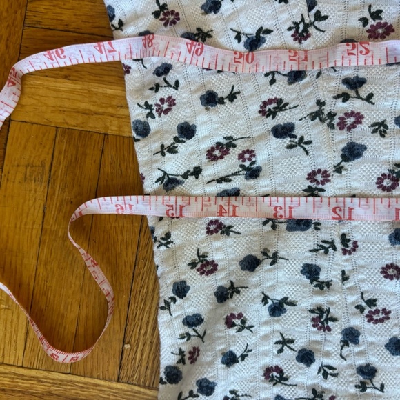 white mini 90s dress cotton like with little ditzy flowers and button up 90s y2k - Picture 8 of 12